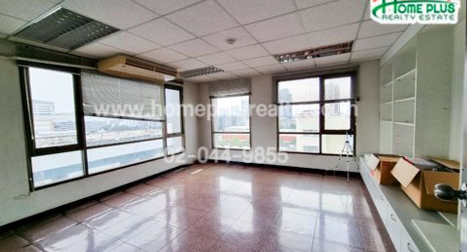 For sale 84 bedrooms apartment in Bang Kapi, Bangkok