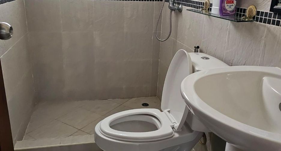 Haus zur Miete mit 4 Zimmer in Bang Lamung, Chonburi
