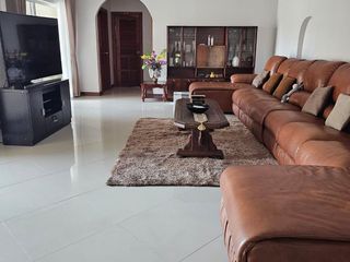 Casa en alquiler de 4 habitaciones en Bang Lamung, Chonburi