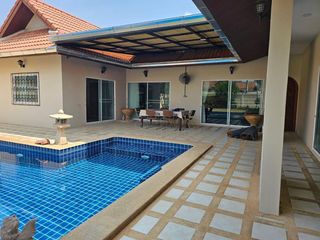 Casa en alquiler de 4 habitaciones en Bang Lamung, Chonburi
