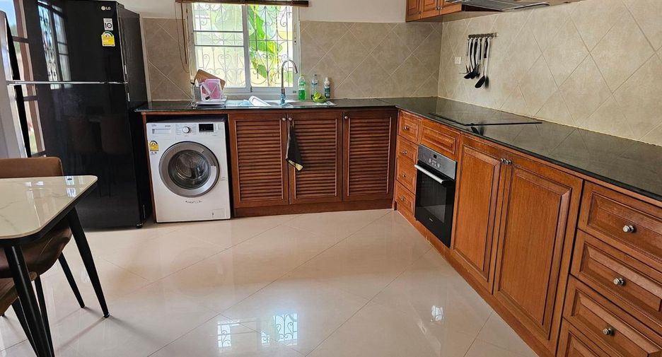 Haus zur Miete mit 4 Zimmer in Bang Lamung, Chonburi