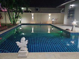 Casa en alquiler de 4 habitaciones en Bang Lamung, Chonburi