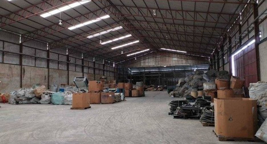 For rent 2 bed warehouse in Nakhon Chai Si, Nakhon Pathom