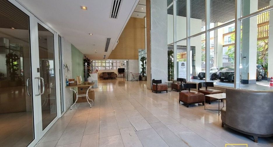 For rent 1 bed serviced apartment in Watthana, Bangkok