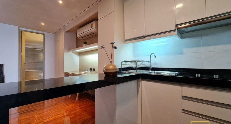 For rent 1 bed serviced apartment in Watthana, Bangkok