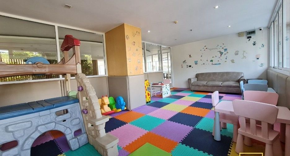 For rent 1 bed serviced apartment in Watthana, Bangkok