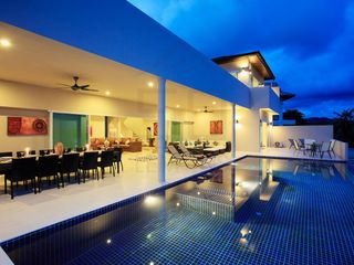 À louer 9 chambres villa à Mueang Phuket, Phuket