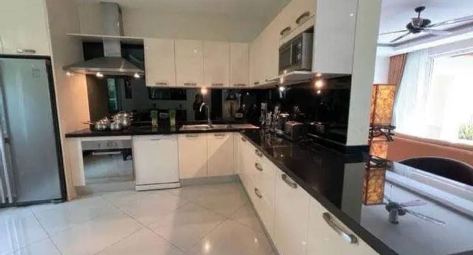 For rent 4 bedrooms villa in Bang Lamung, Chonburi