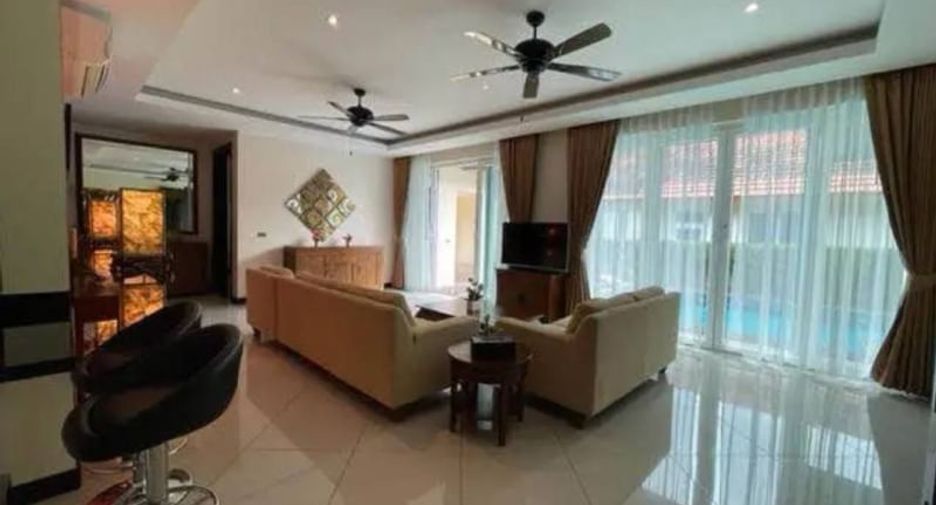 For rent 4 bedrooms villa in Bang Lamung, Chonburi