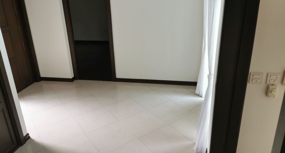 For rent 4 ベッドルーム house in Khlong Toei, Bangkok