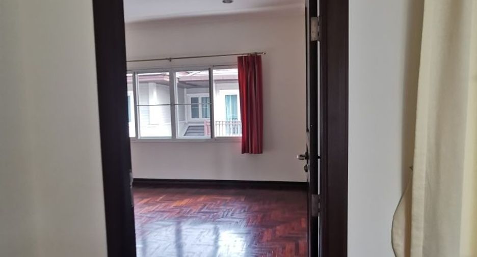 For rent 4 ベッドルーム house in Khlong Toei, Bangkok