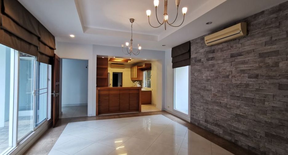 For rent 4 ベッドルーム house in Khlong Toei, Bangkok