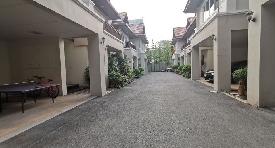 For rent 4 ベッドルーム house in Khlong Toei, Bangkok