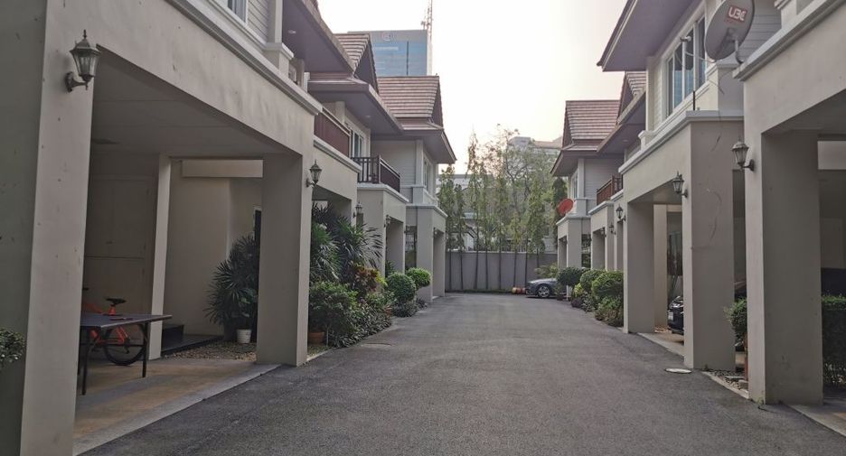 For rent 4 ベッドルーム house in Khlong Toei, Bangkok