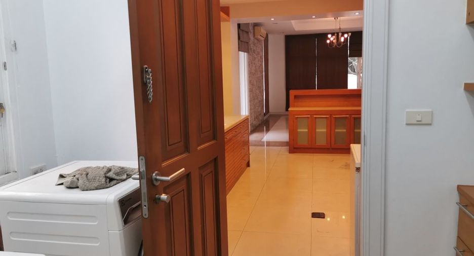 For rent 4 ベッドルーム house in Khlong Toei, Bangkok