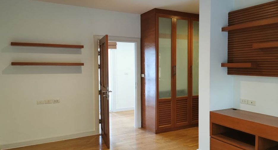 For rent 4 ベッドルーム house in Khlong Toei, Bangkok