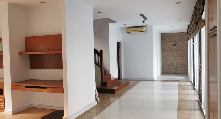 For rent 4 ベッドルーム house in Khlong Toei, Bangkok