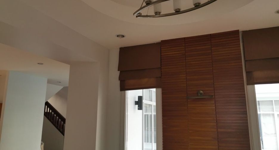 For rent 4 ベッドルーム house in Khlong Toei, Bangkok