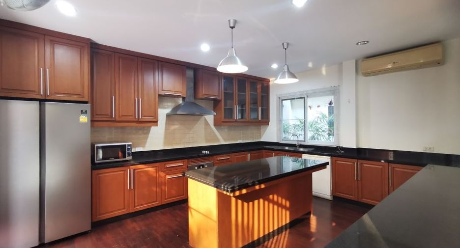 For rent 4 ベッドルーム house in Khlong Toei, Bangkok