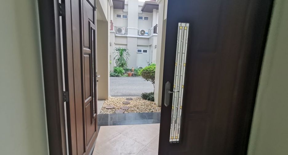 For rent 4 ベッドルーム house in Khlong Toei, Bangkok