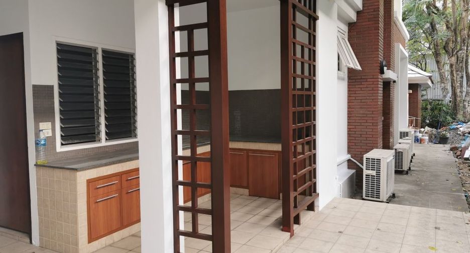 For rent 4 ベッドルーム house in Khlong Toei, Bangkok