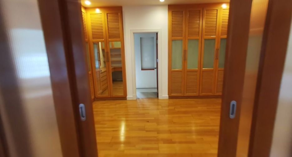 For rent 4 ベッドルーム house in Khlong Toei, Bangkok