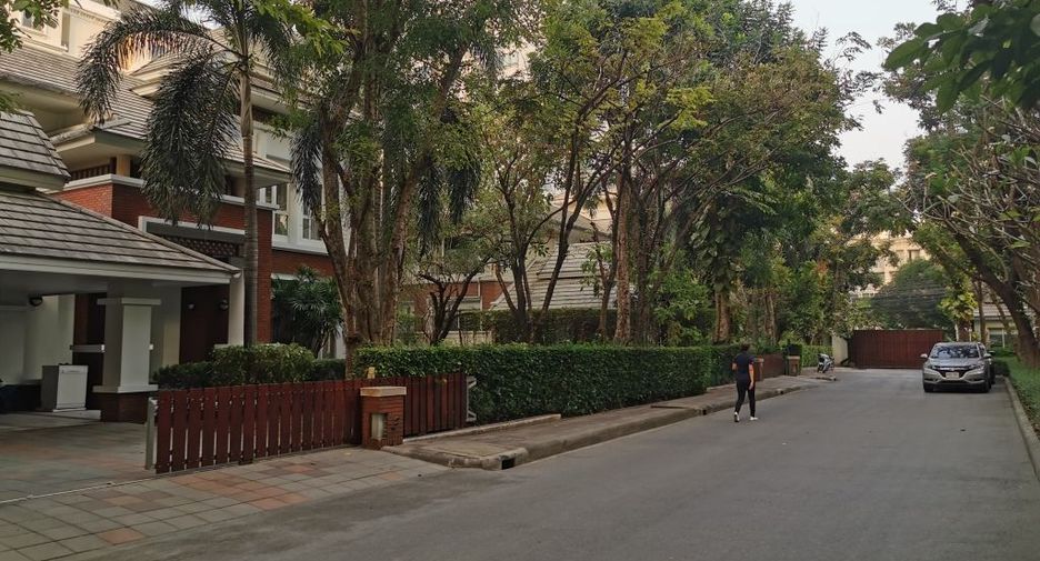 For rent 4 ベッドルーム house in Khlong Toei, Bangkok