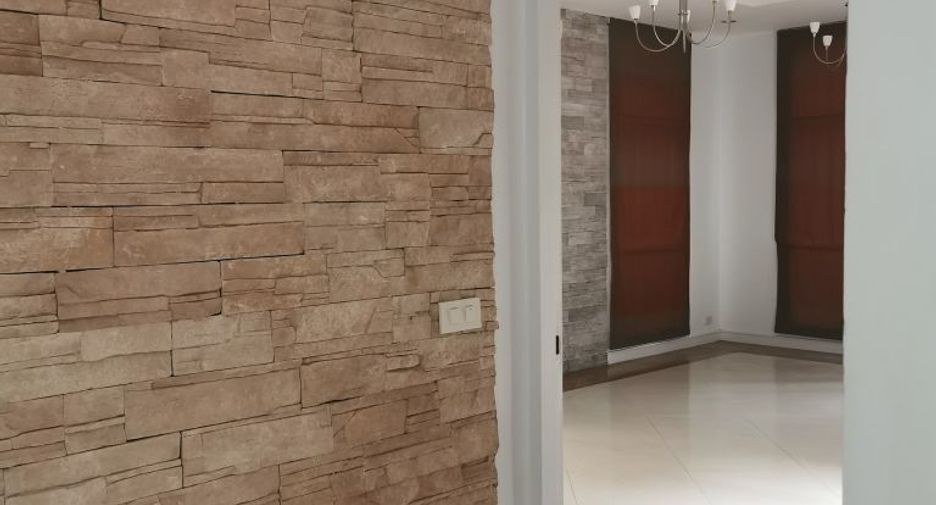 For rent 4 ベッドルーム house in Khlong Toei, Bangkok