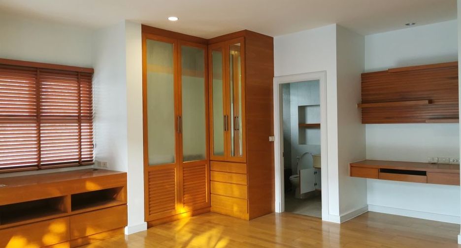 For rent 4 ベッドルーム house in Khlong Toei, Bangkok