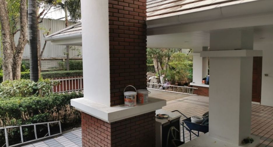 For rent 4 ベッドルーム house in Khlong Toei, Bangkok