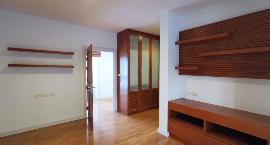 For rent 4 ベッドルーム house in Khlong Toei, Bangkok