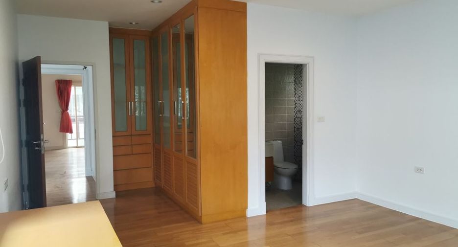 For rent 4 ベッドルーム house in Khlong Toei, Bangkok