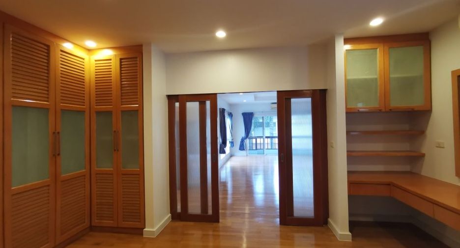 For rent 4 ベッドルーム house in Khlong Toei, Bangkok