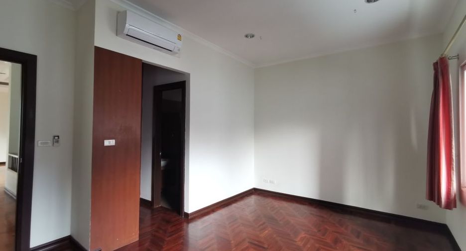 For rent 4 ベッドルーム house in Khlong Toei, Bangkok