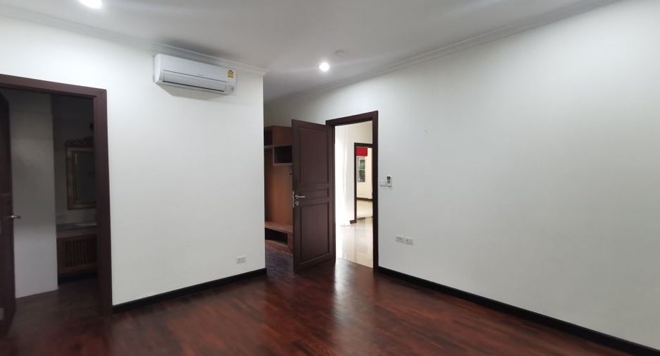 For rent 4 ベッドルーム house in Khlong Toei, Bangkok
