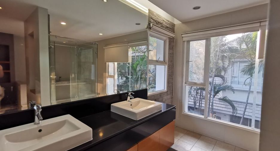 For rent 4 ベッドルーム house in Khlong Toei, Bangkok