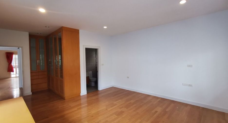 For rent 4 ベッドルーム house in Khlong Toei, Bangkok