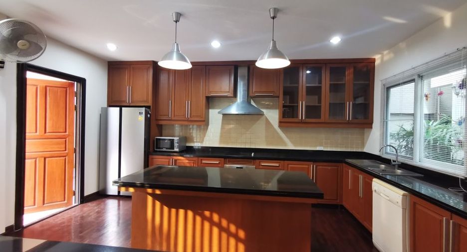 For rent 4 ベッドルーム house in Khlong Toei, Bangkok