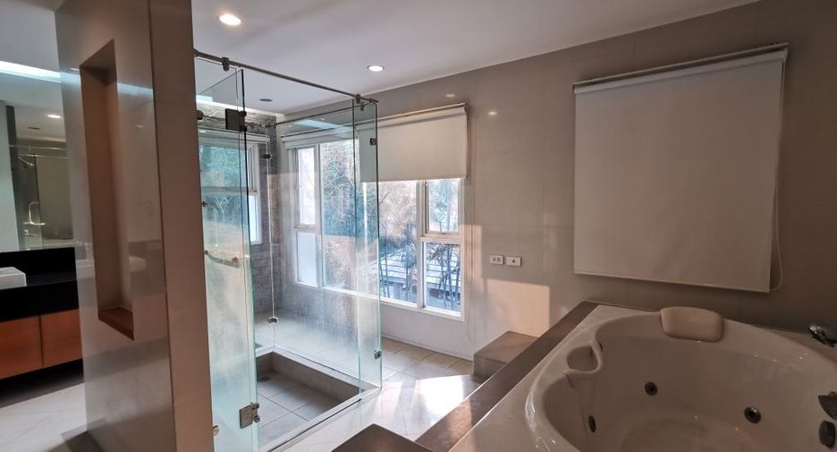 For rent 4 ベッドルーム house in Khlong Toei, Bangkok