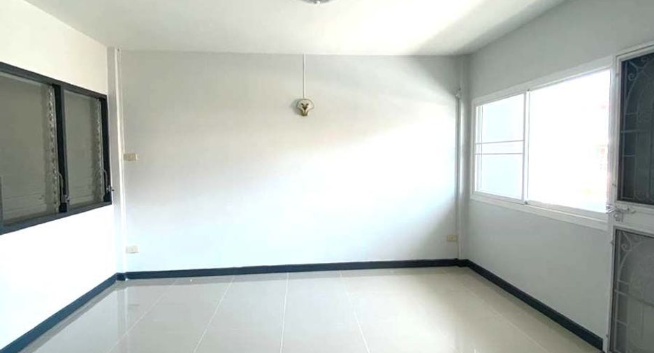 For sale 4 bedrooms townhouse in Thanyaburi, Pathum Thani