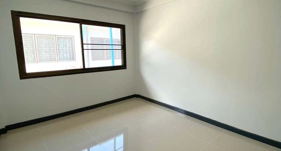 For sale 4 bedrooms townhouse in Thanyaburi, Pathum Thani
