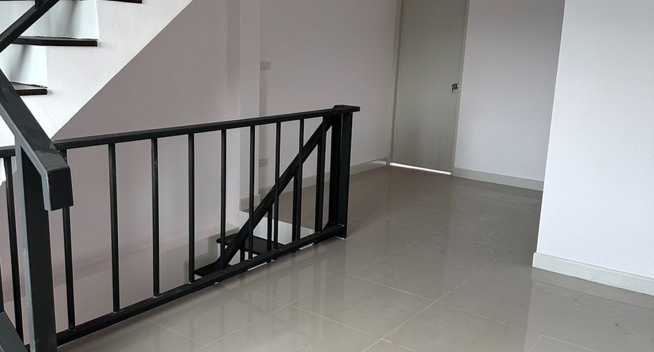 For sale 3 ベッドルーム townhouse in Mueang Rayong, Rayong