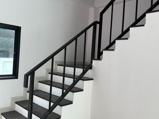 Casa adosada en venta de 3 habitaciones en Mueang Rayong, Rayong