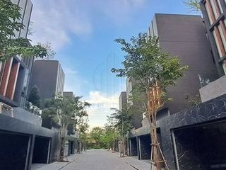 For sale 5 Beds house in Prawet, Bangkok