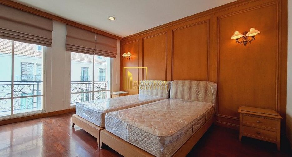 ให้เช่า และ ขาย 4 เตียง ทาวน์เฮ้าส์ ใน วัฒนา, กรุงเทพฯ