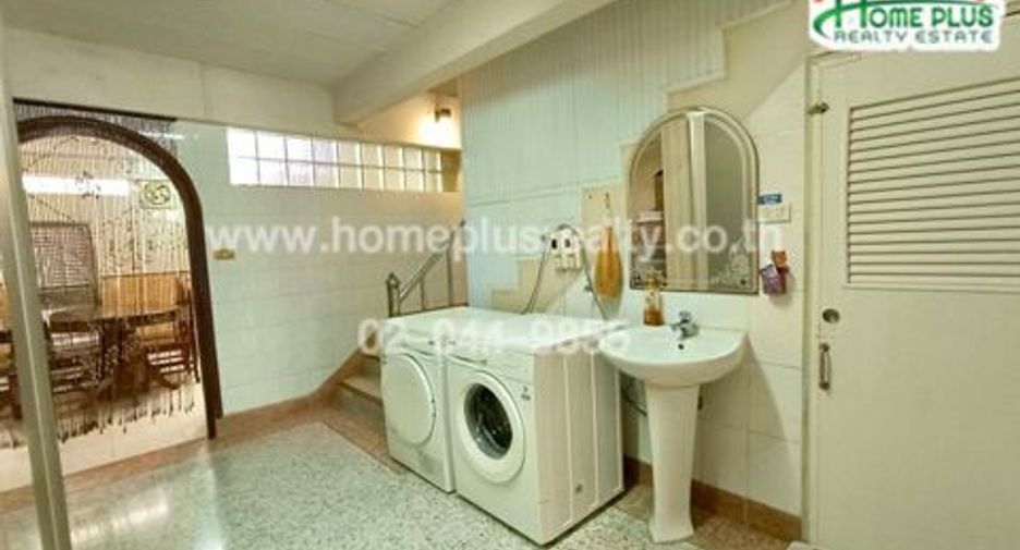 For sale 6 bedrooms retail Space in Bang Sue, Bangkok