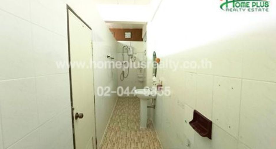 For sale 6 bedrooms retail Space in Bang Sue, Bangkok
