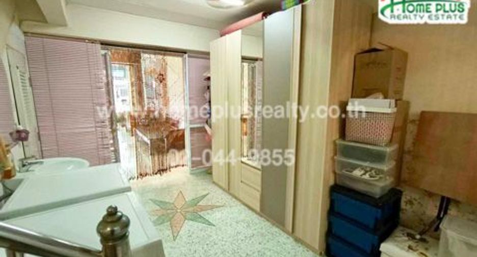For sale 6 bedrooms retail Space in Bang Sue, Bangkok