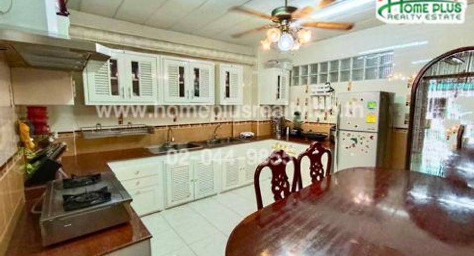 For sale 6 bedrooms retail Space in Bang Sue, Bangkok