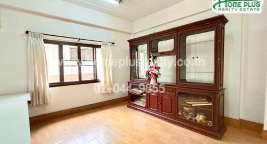 For sale 6 bedrooms retail Space in Bang Sue, Bangkok